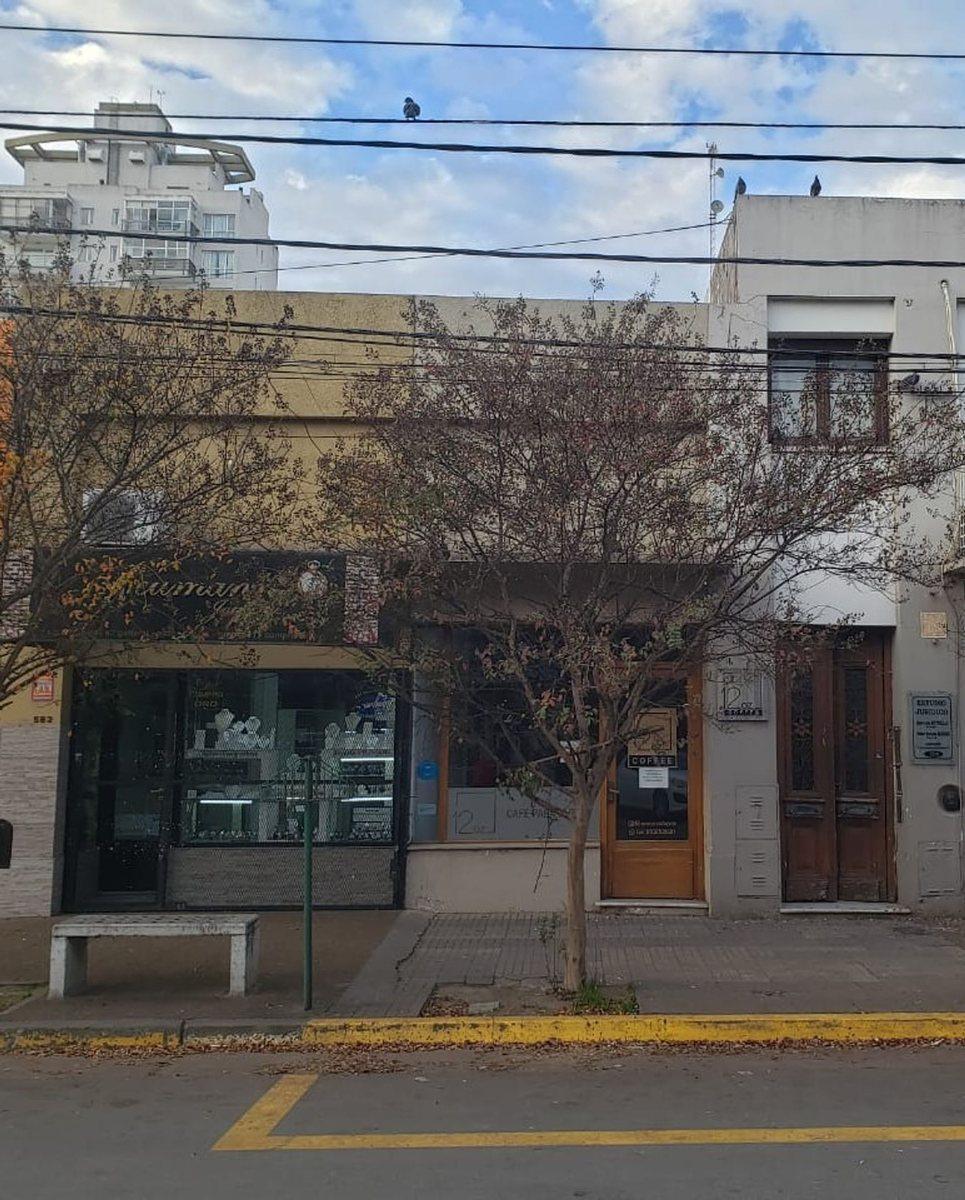 Dueña VENDE CASA MAS DOS LOCALES CENTRICOS