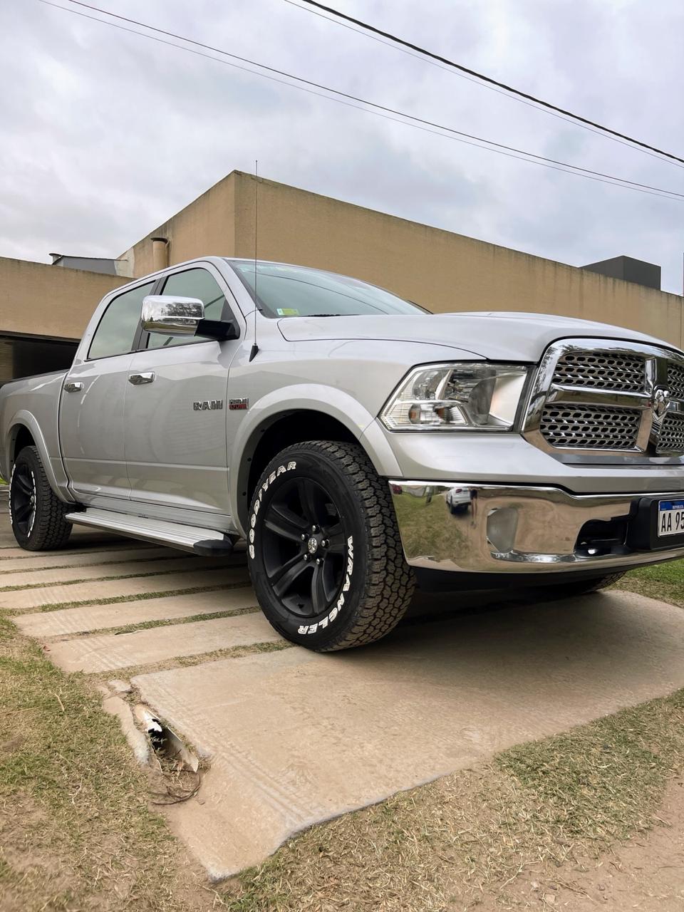 Dodge RAM 1500 modelo 2017